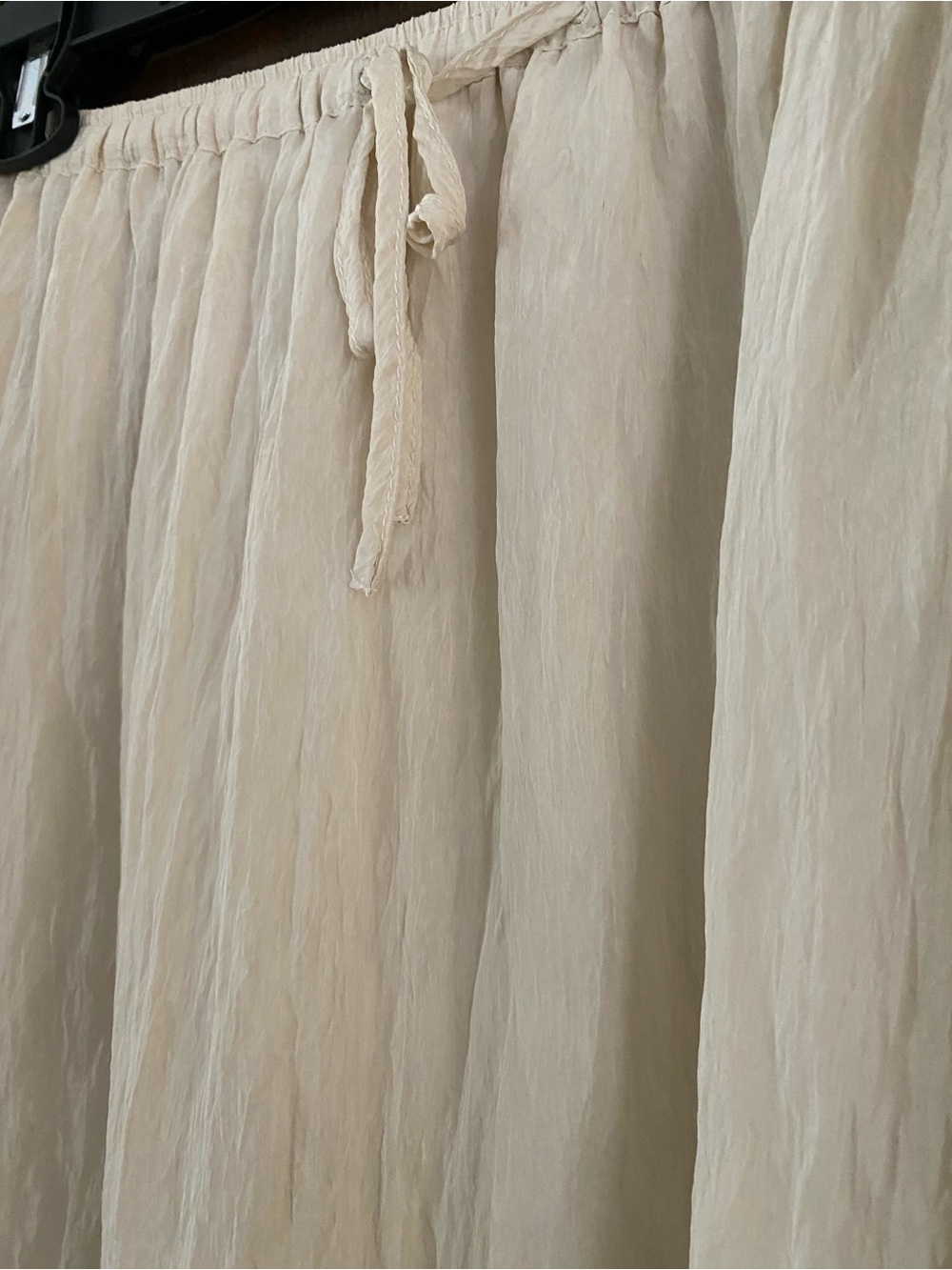 H&M crinkle ivory skirt L elastic waist w drawstring lined & like new condition - Picture 2 of 3